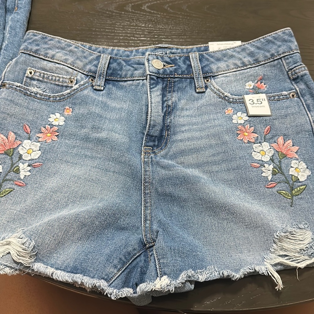 Beautiful 😍 short with flowers